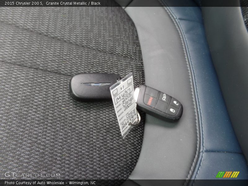 Granite Crystal Metallic / Black 2015 Chrysler 200 S