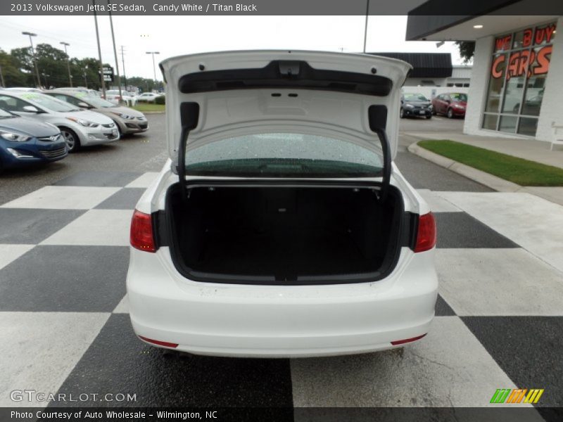 Candy White / Titan Black 2013 Volkswagen Jetta SE Sedan