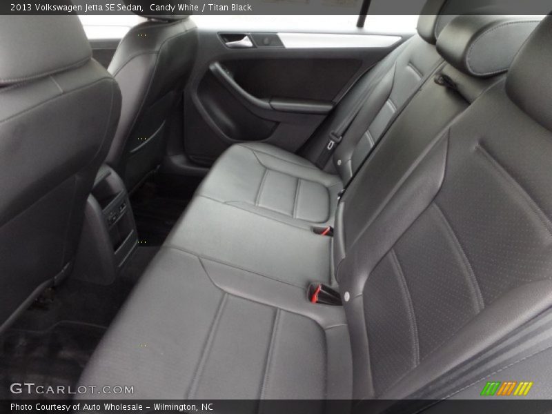 Candy White / Titan Black 2013 Volkswagen Jetta SE Sedan