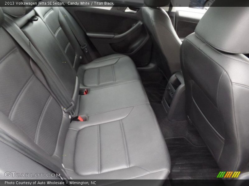 Candy White / Titan Black 2013 Volkswagen Jetta SE Sedan