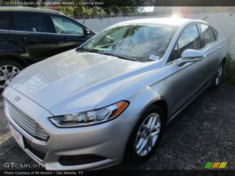 Ingot Silver Metallic / Charcoal Black 2016 Ford Fusion SE