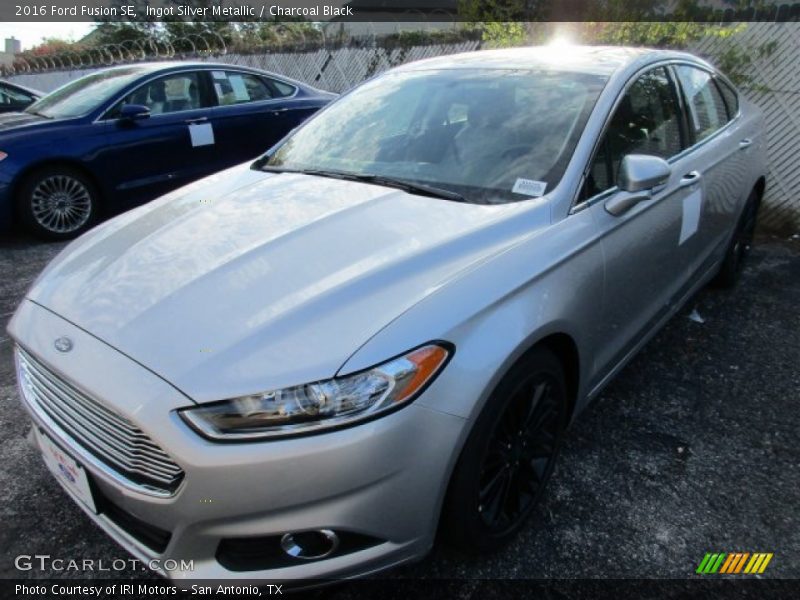 Ingot Silver Metallic / Charcoal Black 2016 Ford Fusion SE