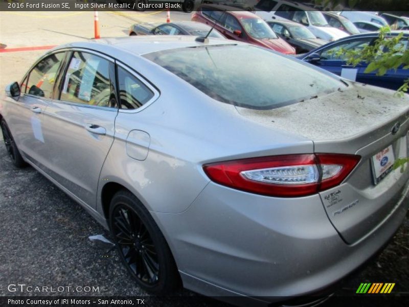 Ingot Silver Metallic / Charcoal Black 2016 Ford Fusion SE