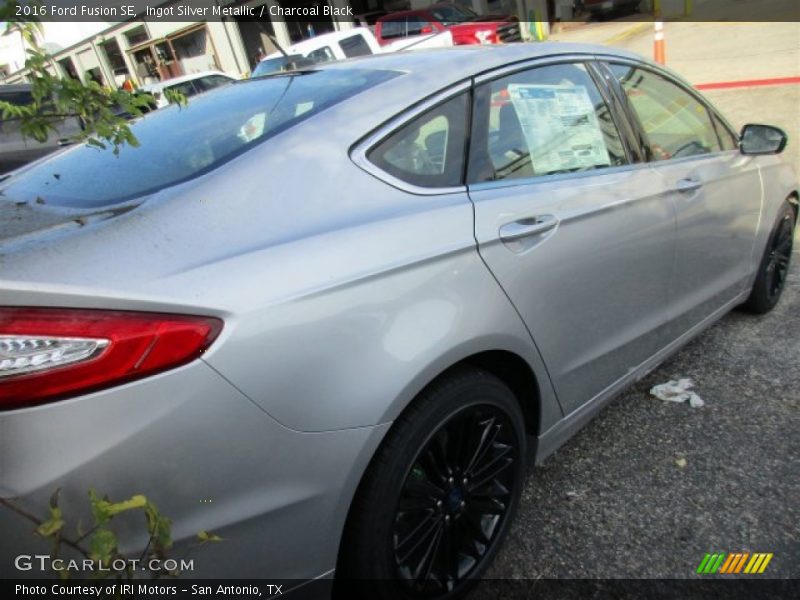 Ingot Silver Metallic / Charcoal Black 2016 Ford Fusion SE