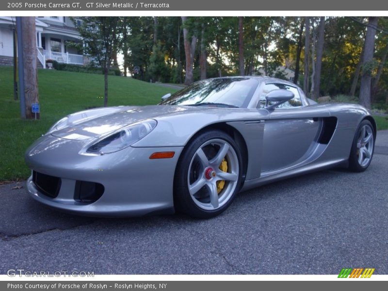 Front 3/4 View of 2005 Carrera GT 