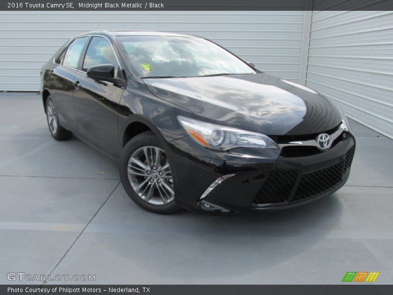 Front 3/4 View of 2016 Camry SE