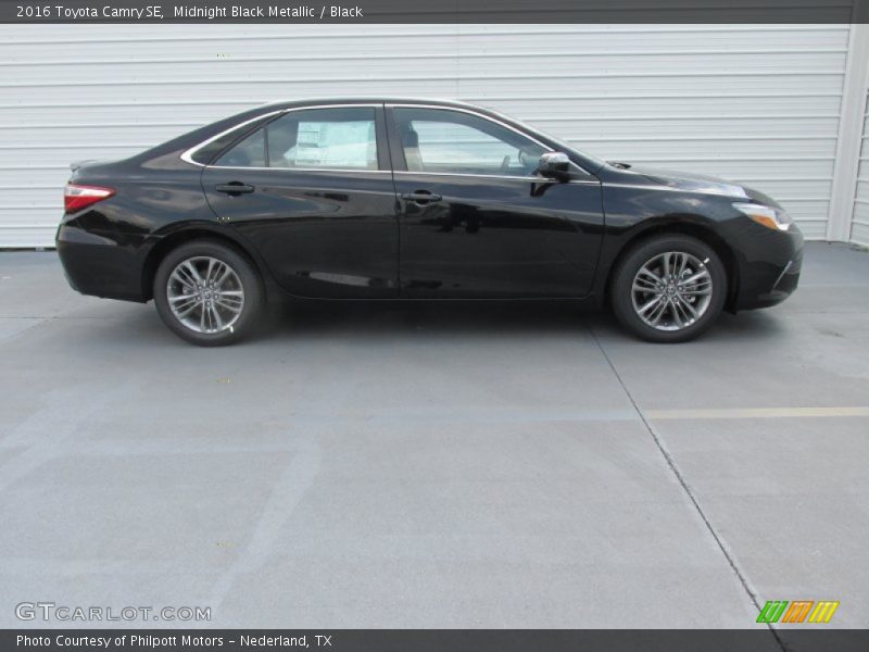 Midnight Black Metallic / Black 2016 Toyota Camry SE