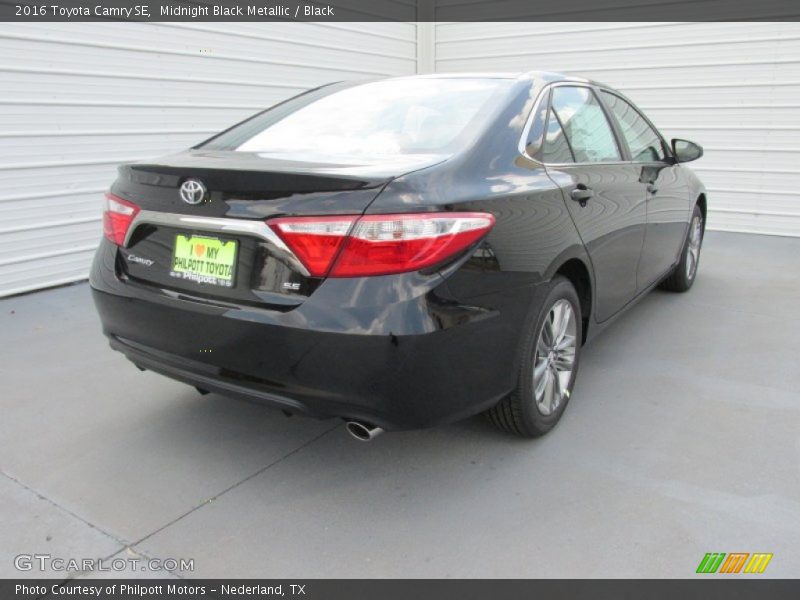 Midnight Black Metallic / Black 2016 Toyota Camry SE
