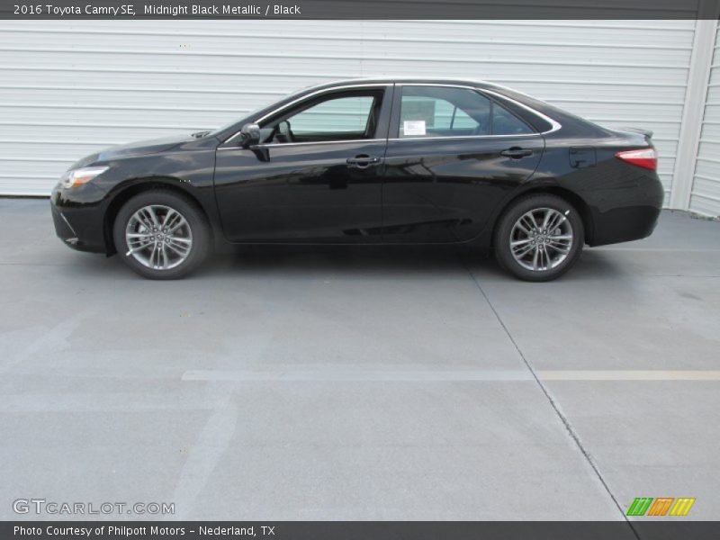 Midnight Black Metallic / Black 2016 Toyota Camry SE