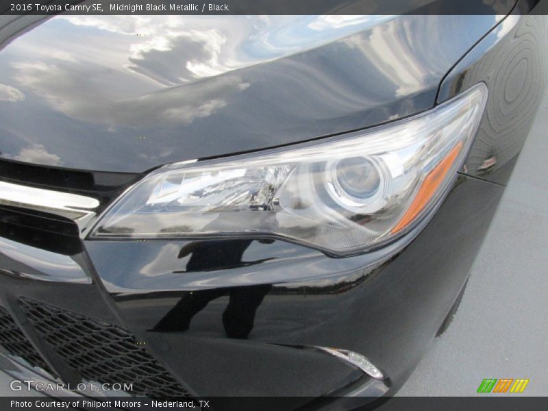 Midnight Black Metallic / Black 2016 Toyota Camry SE
