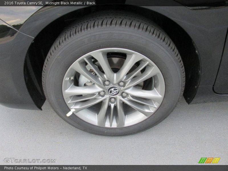 Midnight Black Metallic / Black 2016 Toyota Camry SE