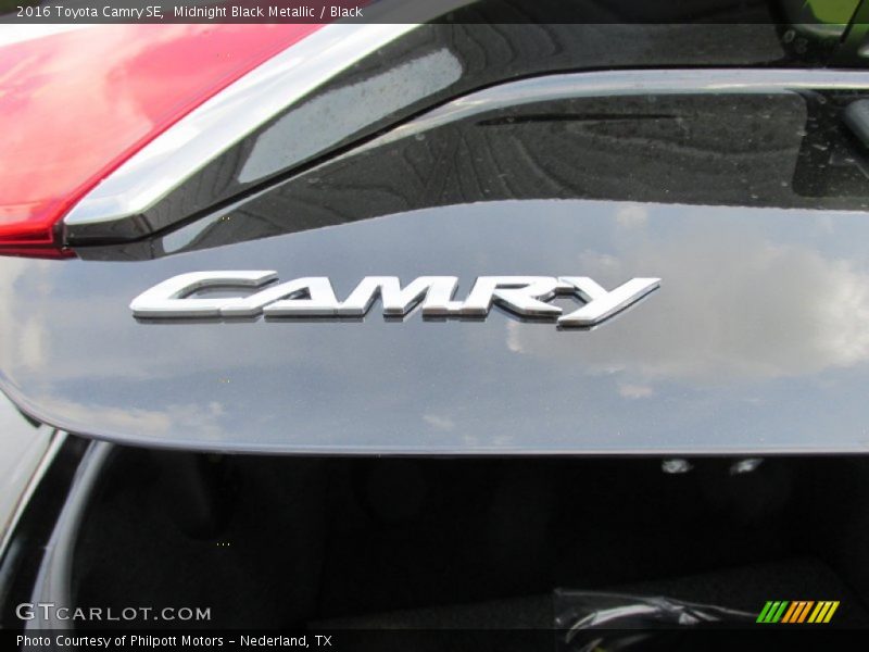 Midnight Black Metallic / Black 2016 Toyota Camry SE