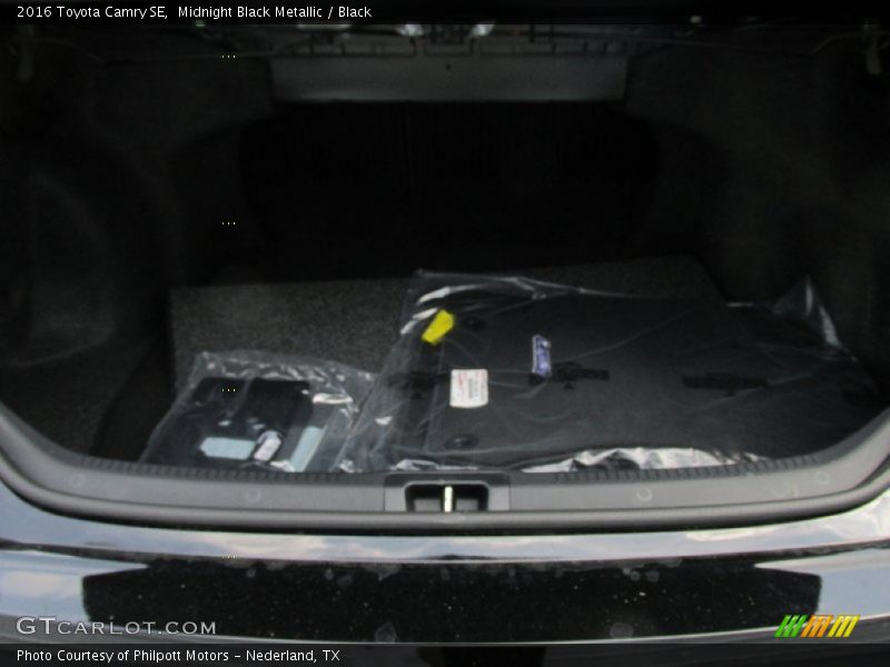 Midnight Black Metallic / Black 2016 Toyota Camry SE