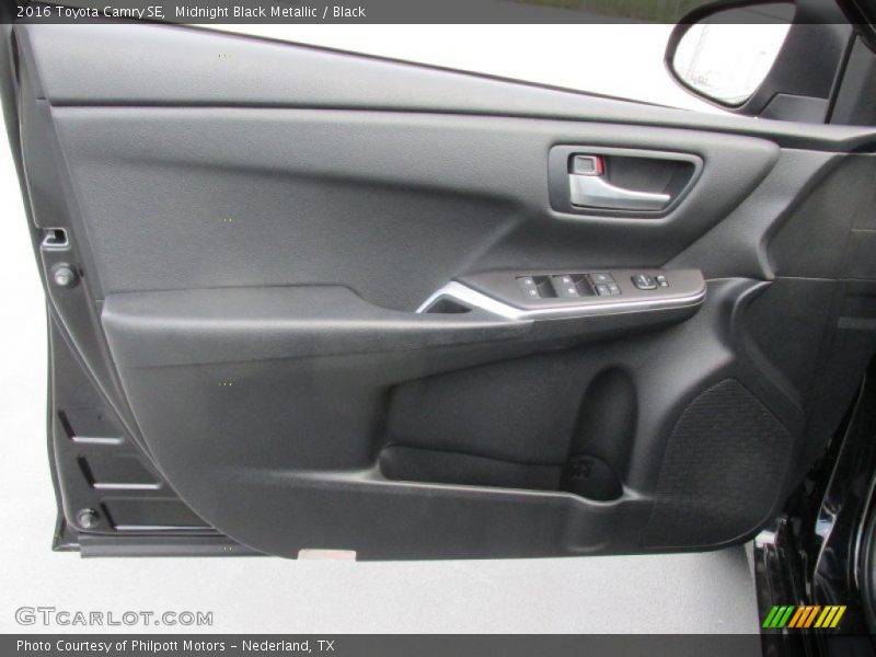 Midnight Black Metallic / Black 2016 Toyota Camry SE