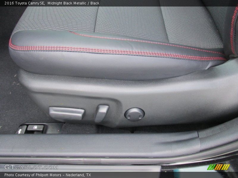 Midnight Black Metallic / Black 2016 Toyota Camry SE