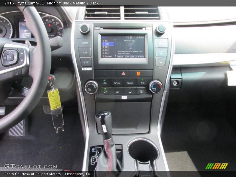Midnight Black Metallic / Black 2016 Toyota Camry SE