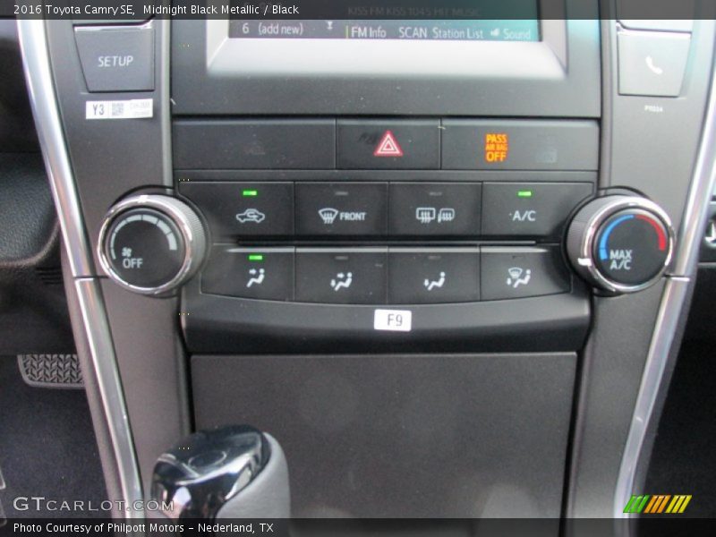 Midnight Black Metallic / Black 2016 Toyota Camry SE