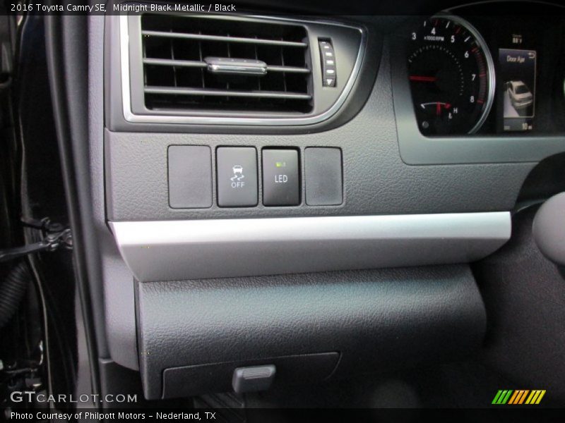 Midnight Black Metallic / Black 2016 Toyota Camry SE