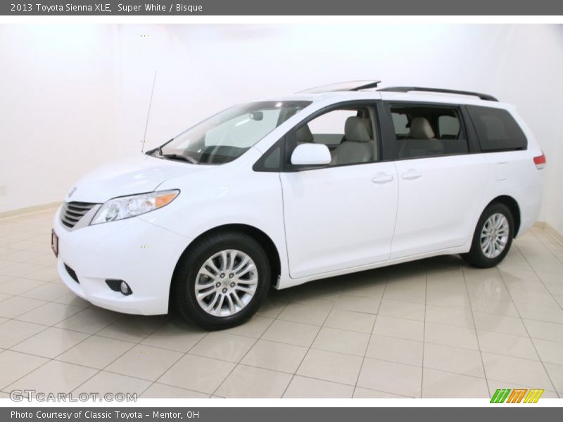 Front 3/4 View of 2013 Sienna XLE