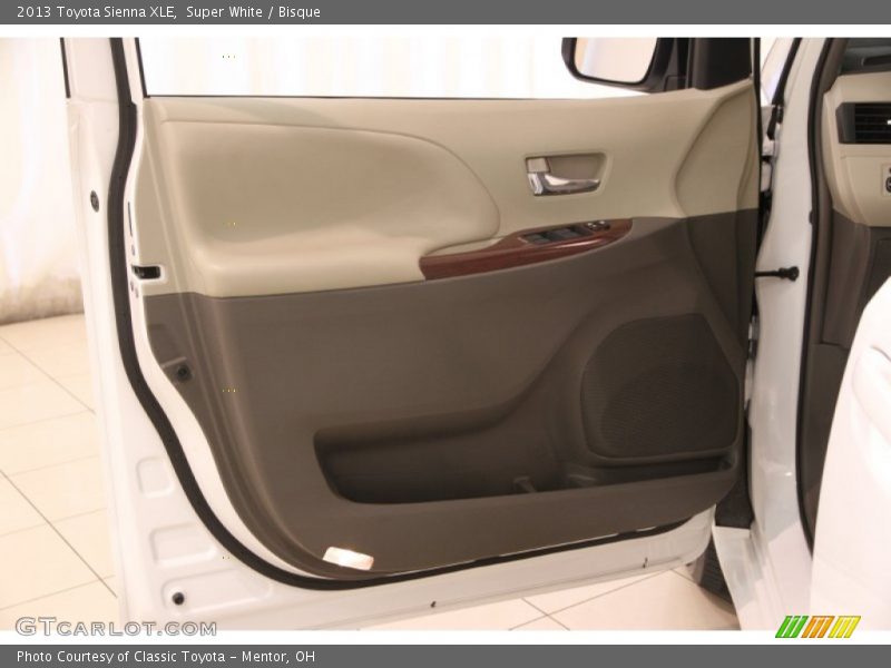 Super White / Bisque 2013 Toyota Sienna XLE