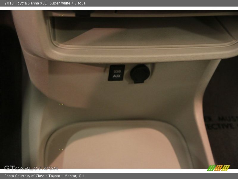Super White / Bisque 2013 Toyota Sienna XLE