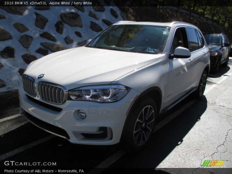 Front 3/4 View of 2016 X5 xDrive50i