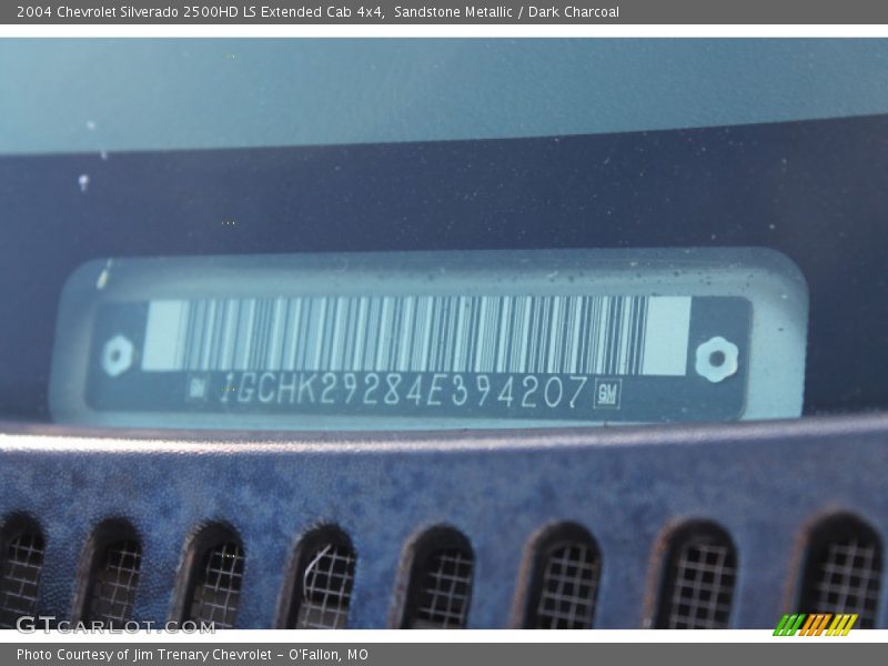 Sandstone Metallic / Dark Charcoal 2004 Chevrolet Silverado 2500HD LS Extended Cab 4x4