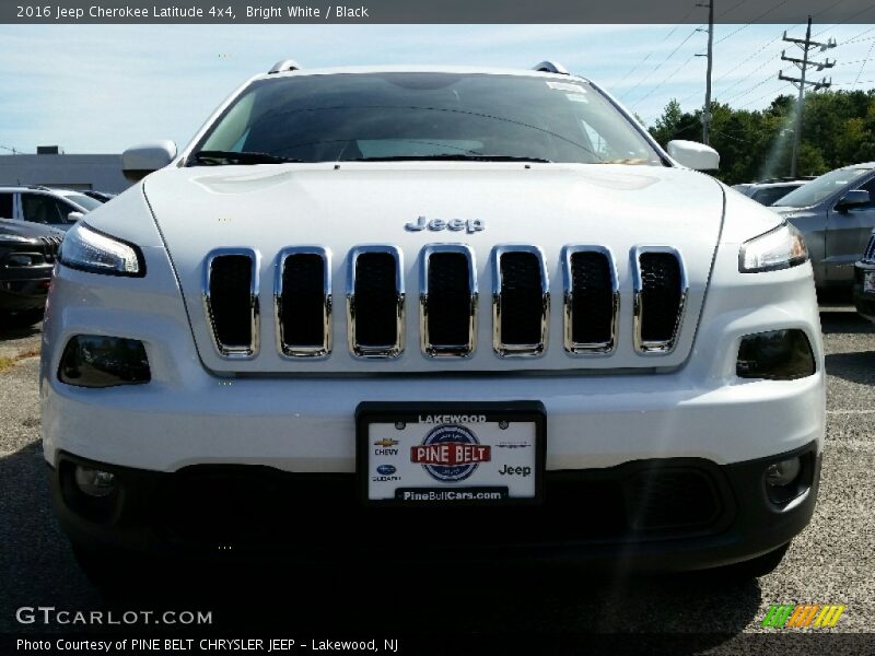 Bright White / Black 2016 Jeep Cherokee Latitude 4x4