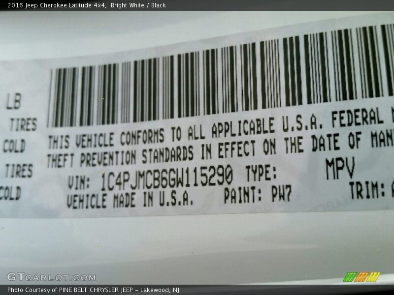 Bright White / Black 2016 Jeep Cherokee Latitude 4x4