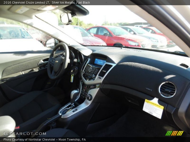 Silver Ice Metallic / Jet Black 2016 Chevrolet Cruze Limited LT