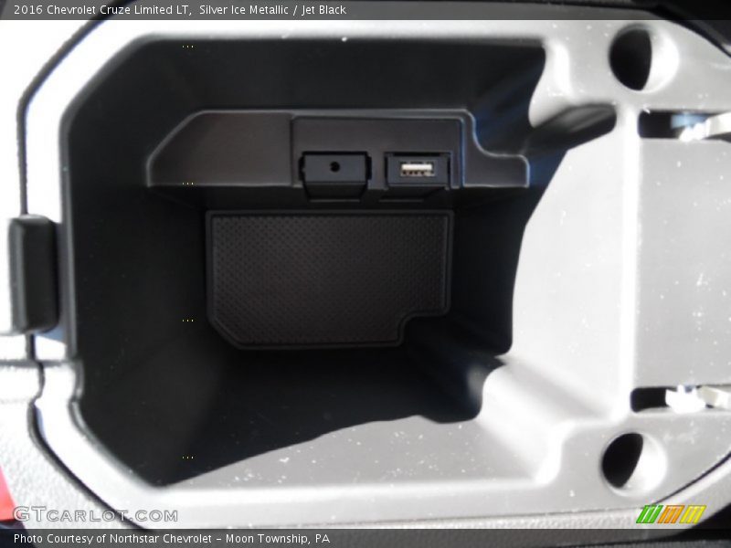 Silver Ice Metallic / Jet Black 2016 Chevrolet Cruze Limited LT