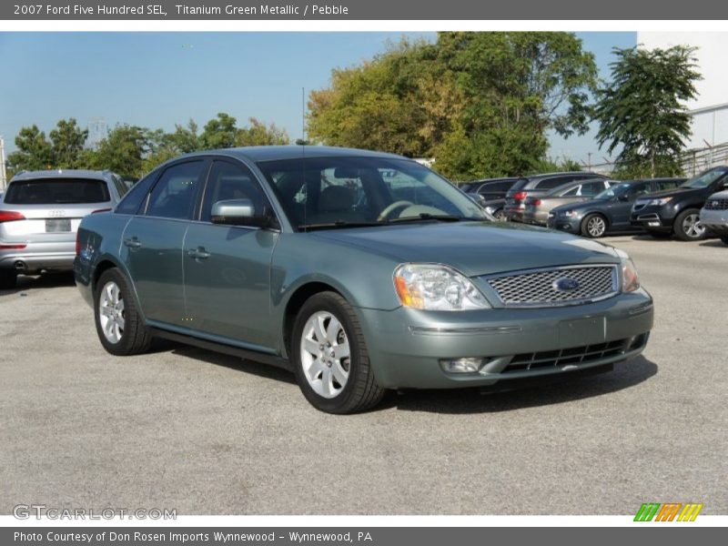 Front 3/4 View of 2007 Five Hundred SEL