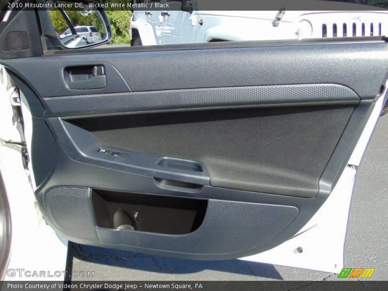 Wicked White Metallic / Black 2010 Mitsubishi Lancer DE