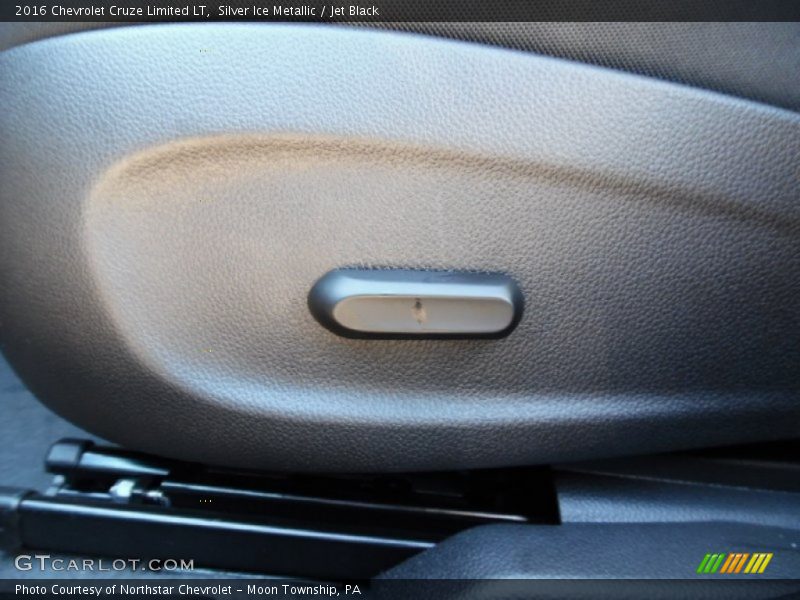 Silver Ice Metallic / Jet Black 2016 Chevrolet Cruze Limited LT