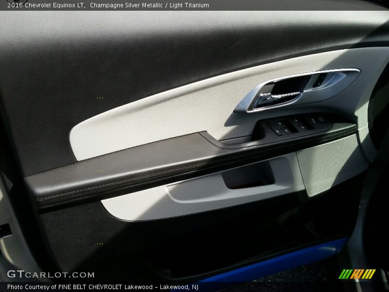 Champagne Silver Metallic / Light Titanium 2016 Chevrolet Equinox LT