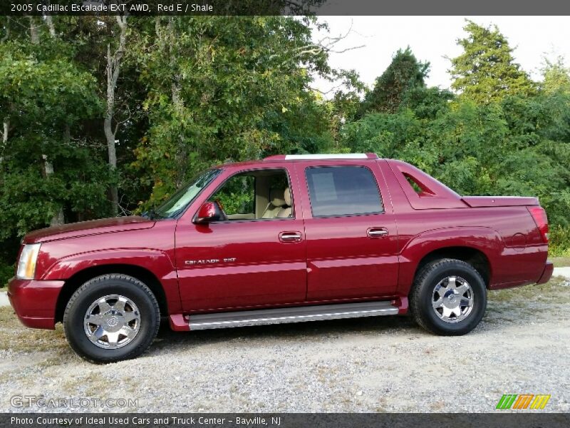 Front 3/4 View of 2005 Escalade EXT AWD
