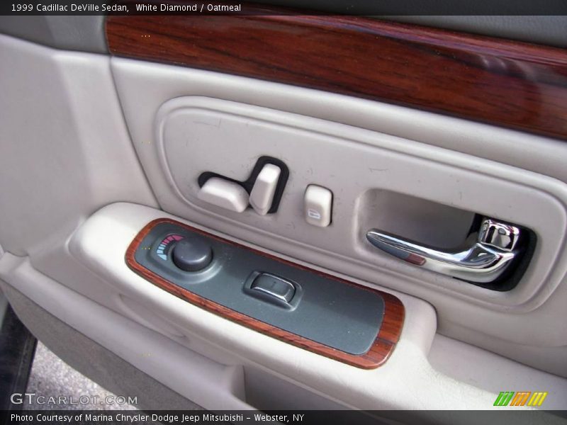 White Diamond / Oatmeal 1999 Cadillac DeVille Sedan