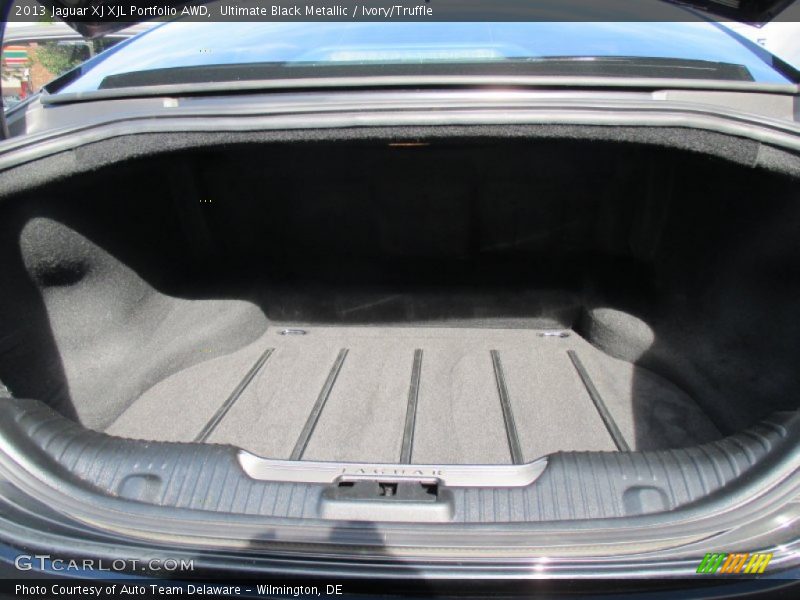 Ultimate Black Metallic / Ivory/Truffle 2013 Jaguar XJ XJL Portfolio AWD