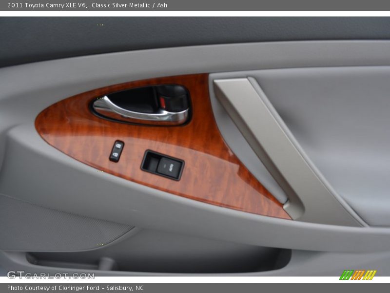 Classic Silver Metallic / Ash 2011 Toyota Camry XLE V6