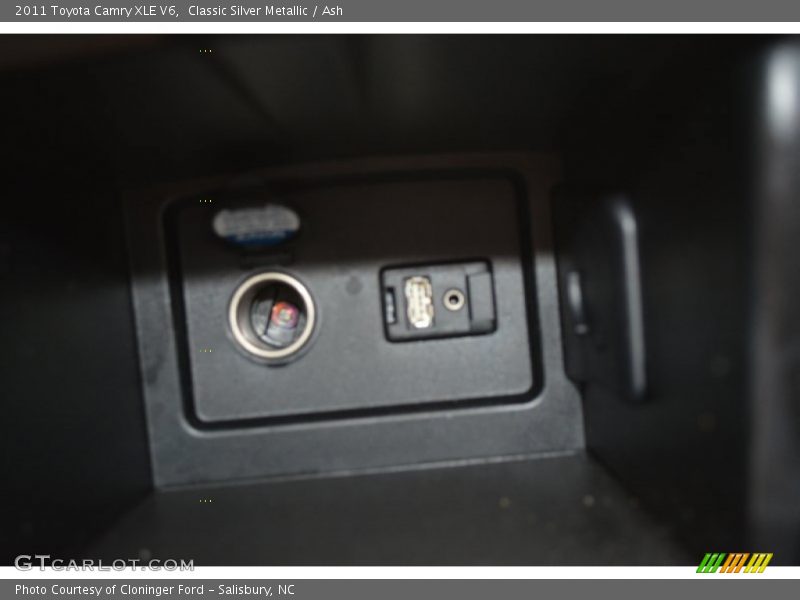 Classic Silver Metallic / Ash 2011 Toyota Camry XLE V6