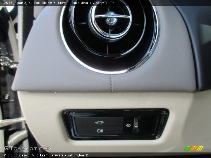 Ultimate Black Metallic / Ivory/Truffle 2013 Jaguar XJ XJL Portfolio AWD