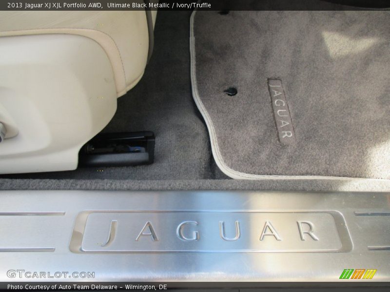 Ultimate Black Metallic / Ivory/Truffle 2013 Jaguar XJ XJL Portfolio AWD