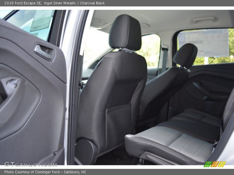 Ingot Silver Metallic / Charcoal Black 2016 Ford Escape SE