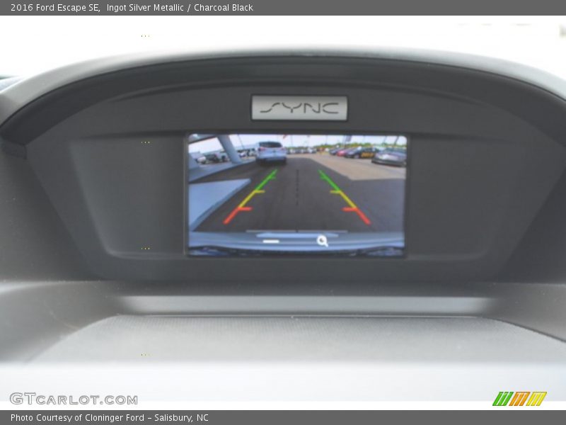 Ingot Silver Metallic / Charcoal Black 2016 Ford Escape SE