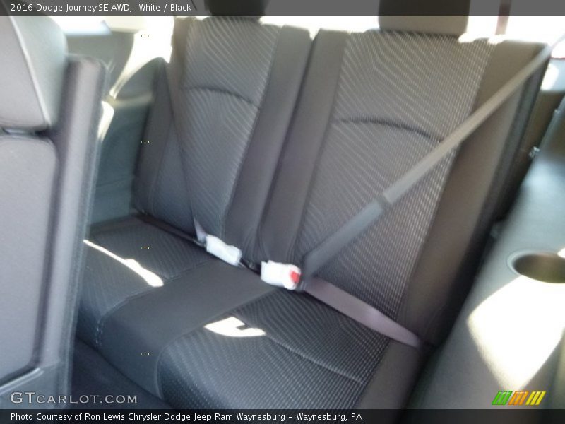 White / Black 2016 Dodge Journey SE AWD