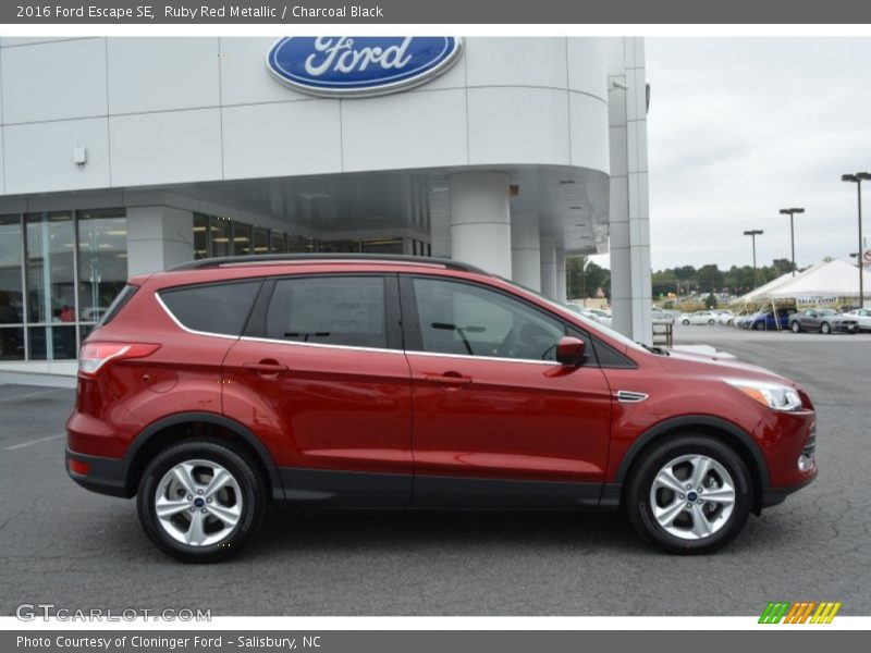 Ruby Red Metallic / Charcoal Black 2016 Ford Escape SE