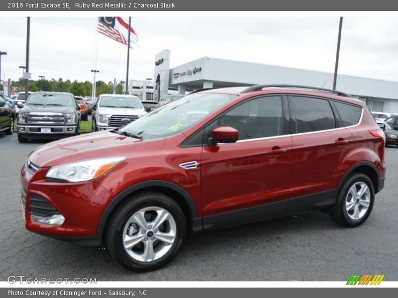Ruby Red Metallic / Charcoal Black 2016 Ford Escape SE
