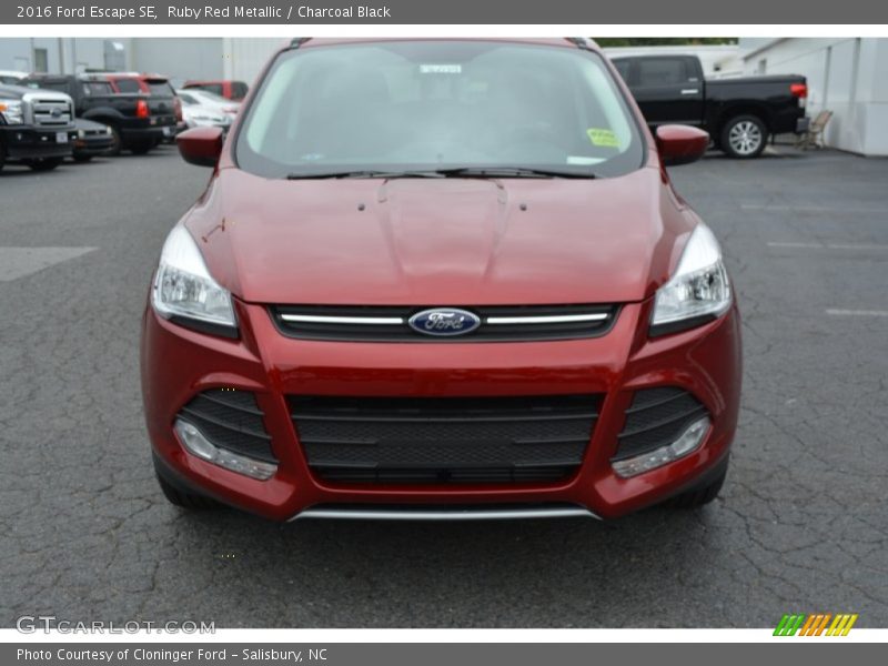 Ruby Red Metallic / Charcoal Black 2016 Ford Escape SE
