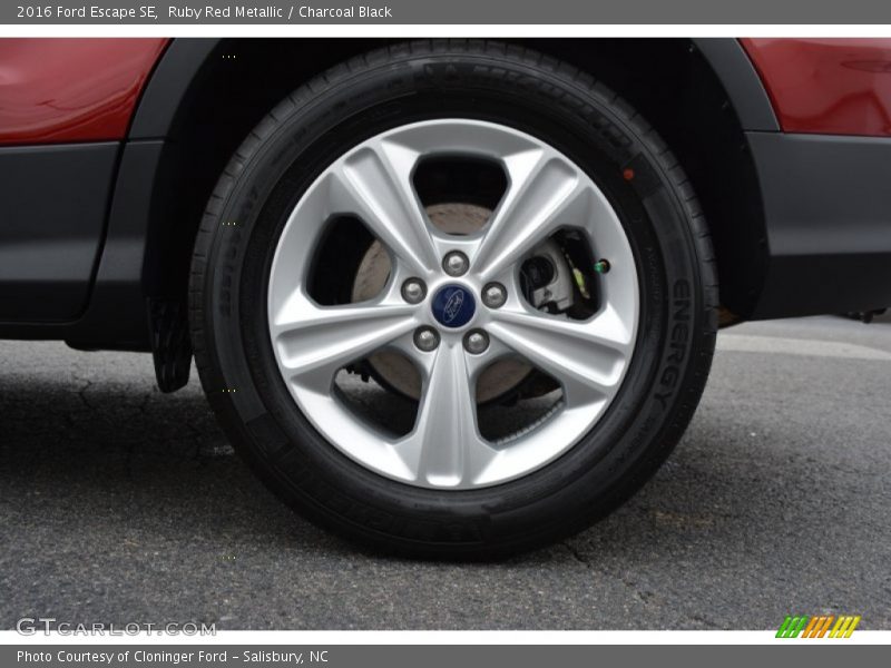 Ruby Red Metallic / Charcoal Black 2016 Ford Escape SE