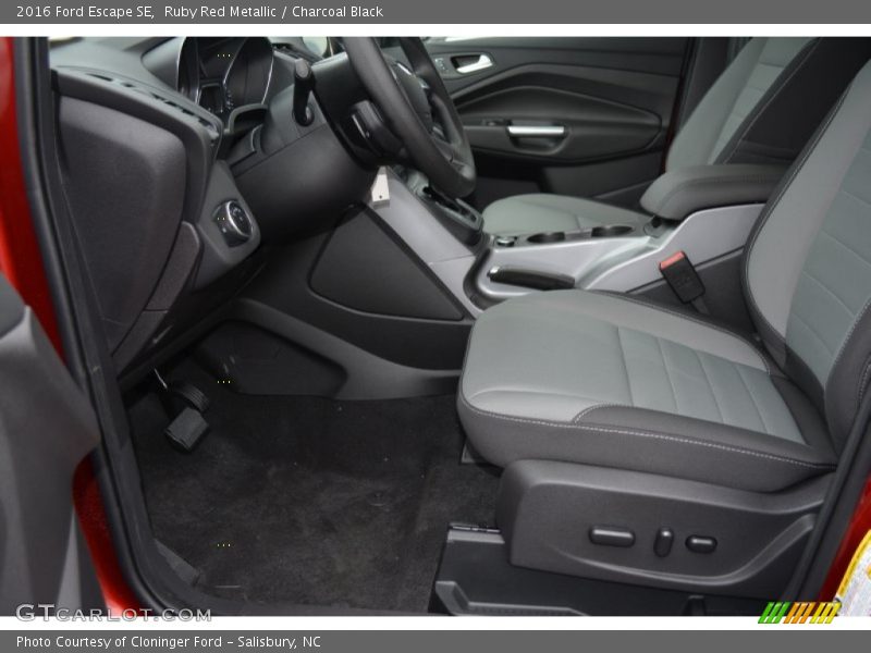 Ruby Red Metallic / Charcoal Black 2016 Ford Escape SE